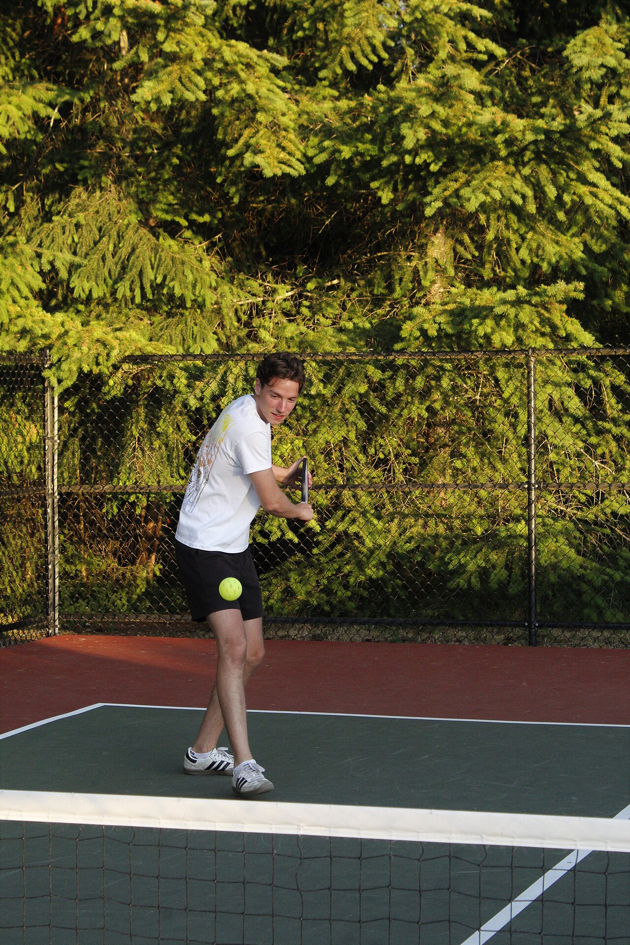 A player stepping into a forehand at the baseline